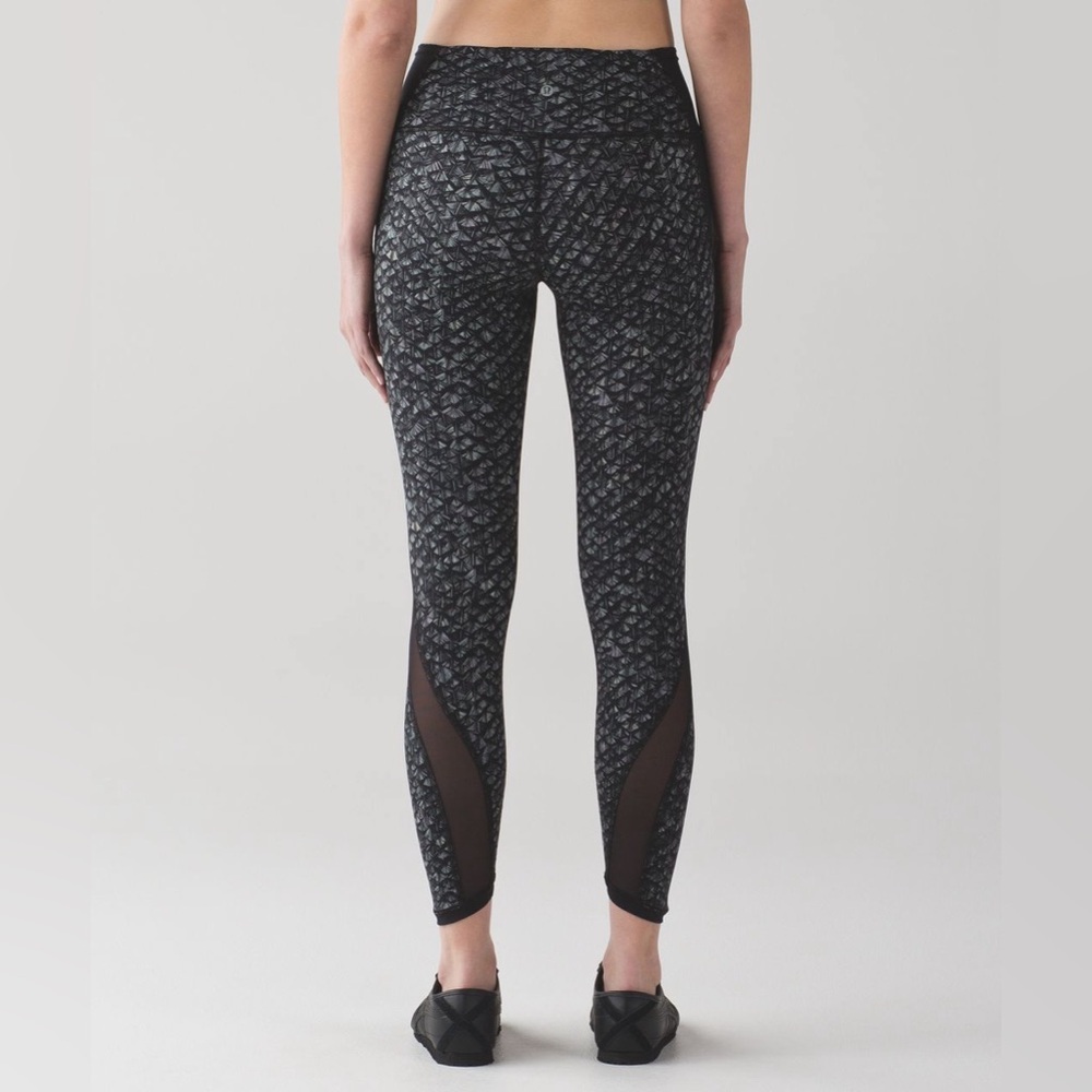 Lululemon Featherlight Tight Iridescent Mesh Multi Black / Black Size 10